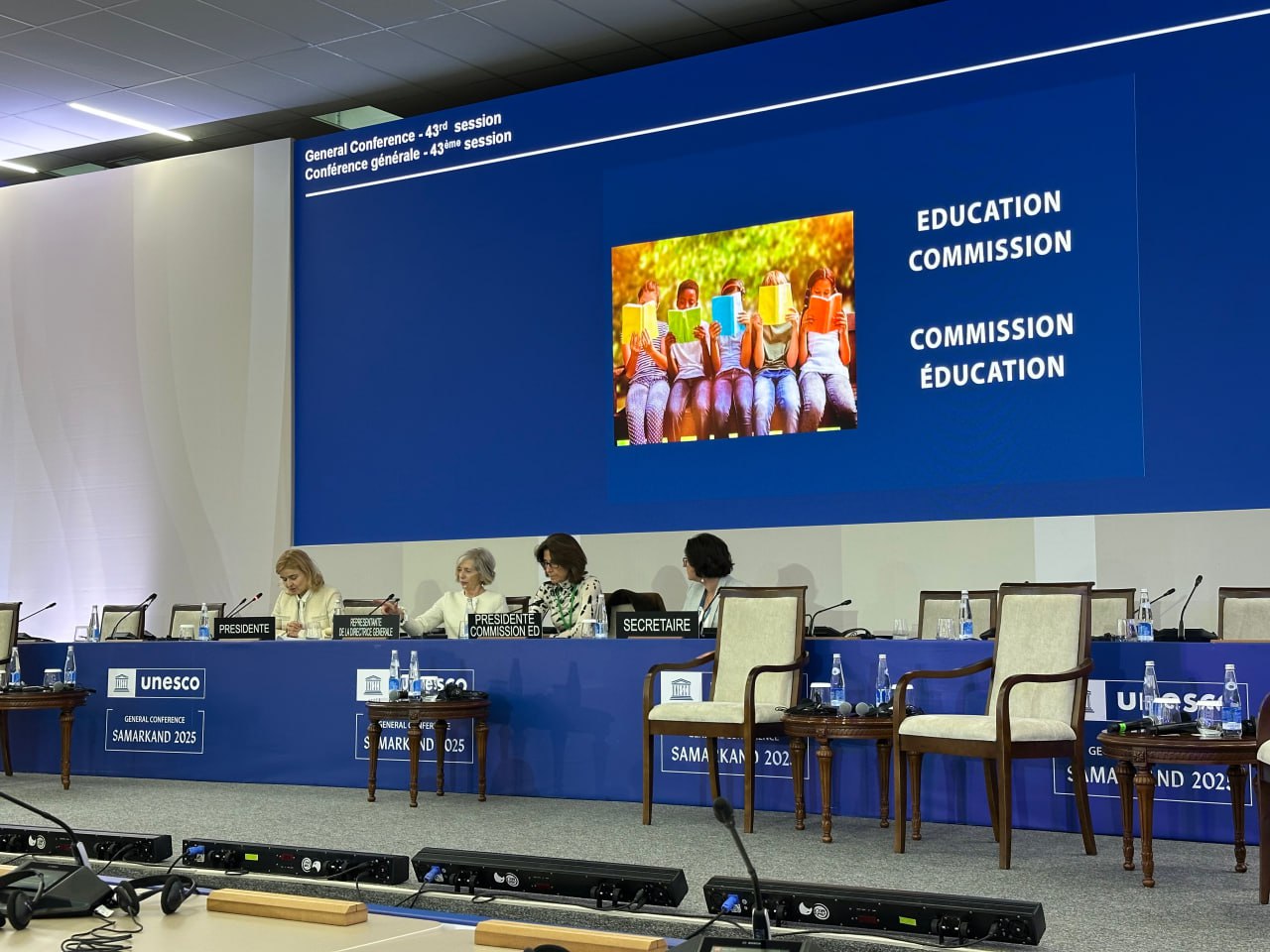 Ayni paytda Samarqand shahrida bo‘lib o‘tayotgan YUNESKO Bosh konferensiyasining 43-sessiyasi doirasida O‘zbekiston hamda ishtirokchi davlatlar vazirlari o‘rtasidagi muloqot tadbiri boshlandi.
