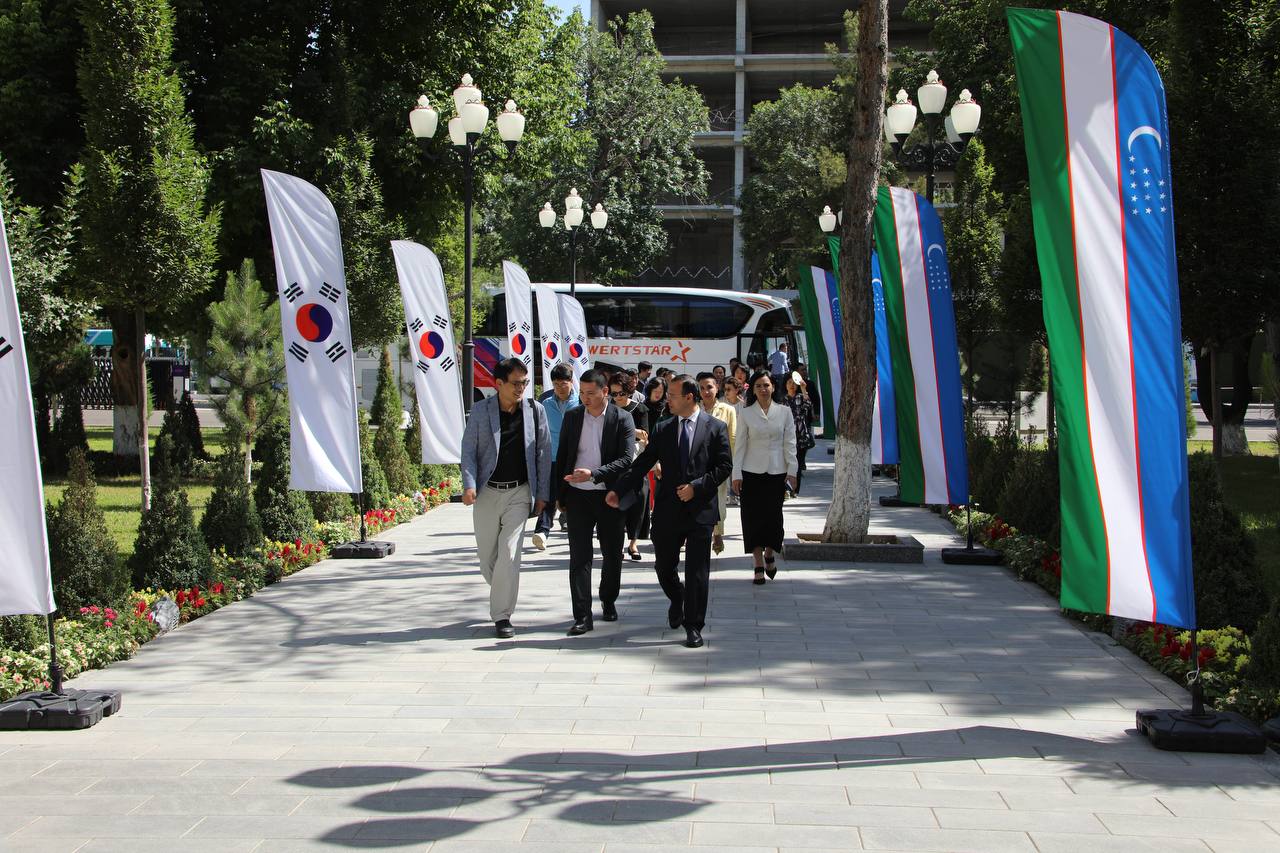 Bugun Koreya Respublikasi pedagog kadrlar malakasini oshirish institutlari rahbarlaridan iborat 23 kishilik delegatsiya Avloniy nomidagi institutiga tashrif buyurdi.