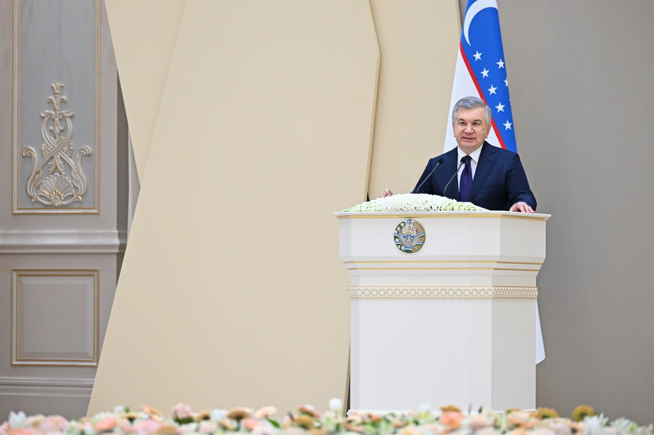 “Ko‘ksaroy” qarorgohida Prezident Shavkat Mirziyoyevning yoshlar bilan muloqoti boshlandi. Qoraqalpog‘iston, viloyatlar va Toshkent shahridagi studiyalardan uchrashuvda 60 mingdan ziyod yoshlar vakillari ishtirok etmoqda.