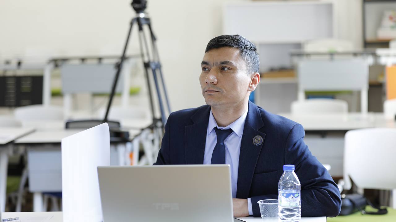 Ayni damda institutda mart oyida tashkil etilgan menejerlik o‘quv kurs tinglovchilarining yakuniy sinovlari o‘tkazilmoqda